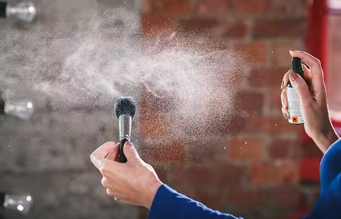 Spot Cleaning of Makeup Brushes Spot Cleaning of Makeup Brushes