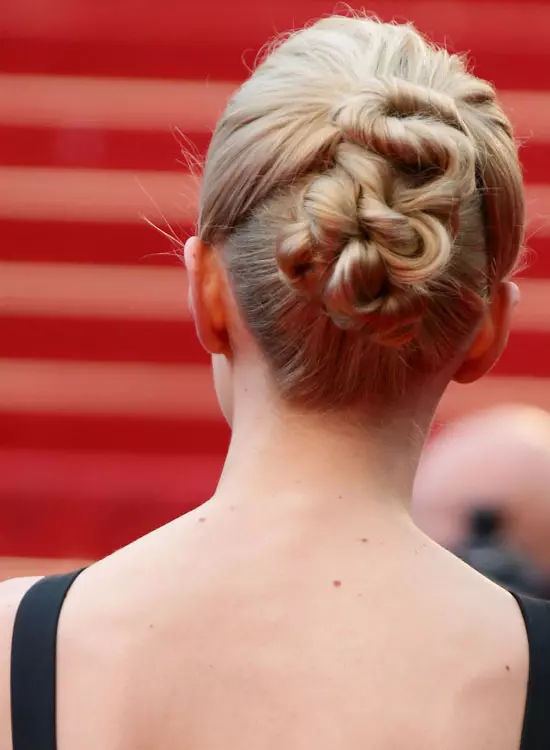 Divided-and-Highly-Twisted-Hairdo-with-Volume