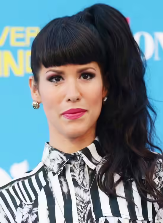 High-Wavy-Side-Ponytail-with-Fringes-and-Hair-Wrap