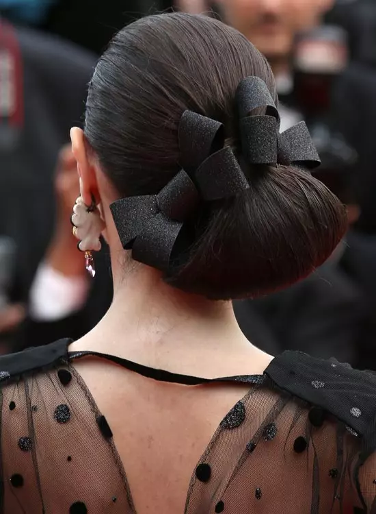 Low-Angled-Loop-Hairdo-with-Double-Bows