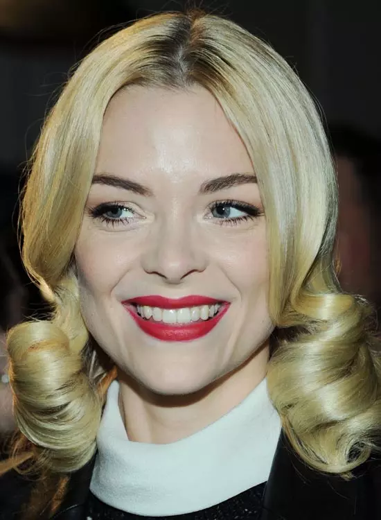 Smooth-Middle-Parted-Bob-with-Vintage-Curls