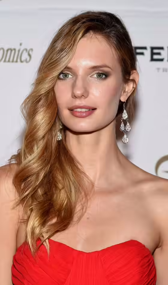 Summer Hairstyles For Long Hair - Beachy Golden Waves Beachy Golden Waves