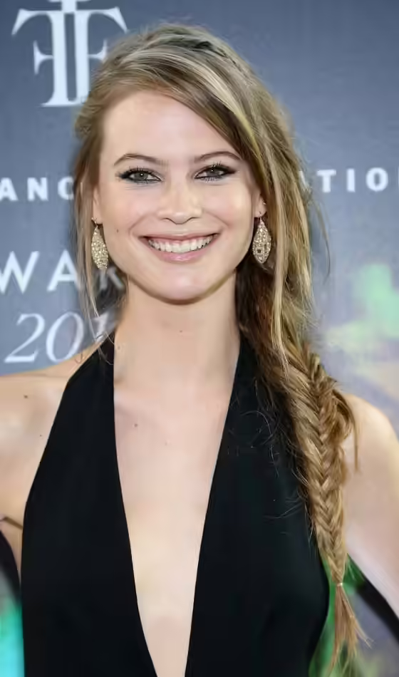 Summer Hairstyles For Long Hair - Blonde Side Plait Blonde Side Plait