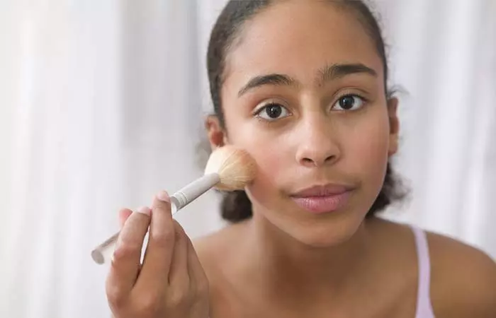 Use Makeup Sparingly - How To Get Rid Of Teenage Acne