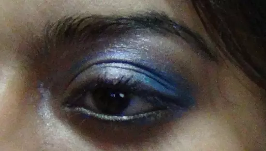 blue eye makeup look