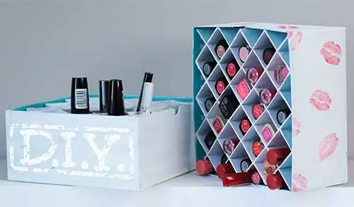 DIY Lip And Eye Makeup Stand