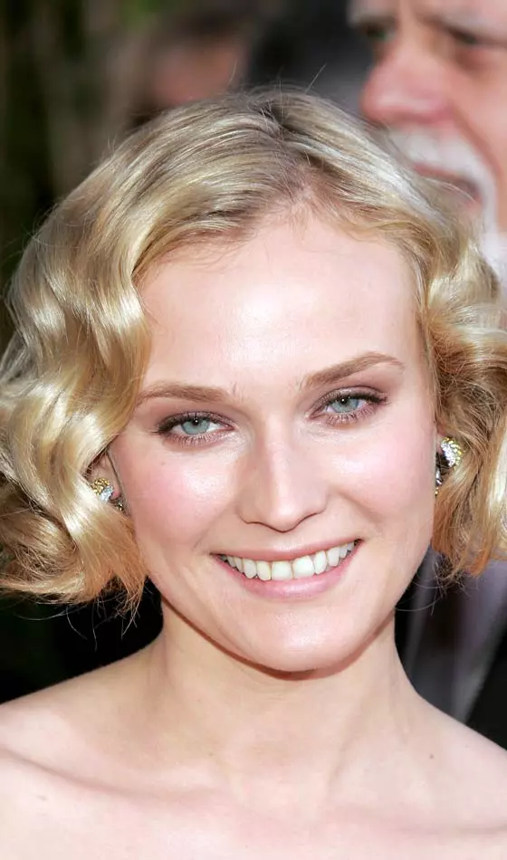 Loose Curly Bob Hairstyle