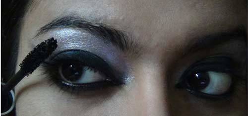 Curl your lashes Curl your lashes - Black Eye Makeup