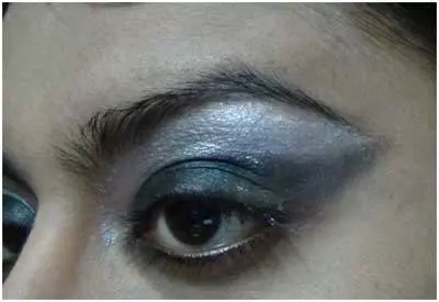 Extend The Shadow - Black Eye Makeup