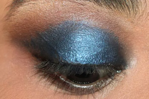 elegant-blue-eyes-makeup-tutorial-5-1-(1)