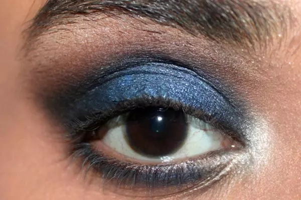 elegant-blue-eyes-makeup-tutorial-6-1