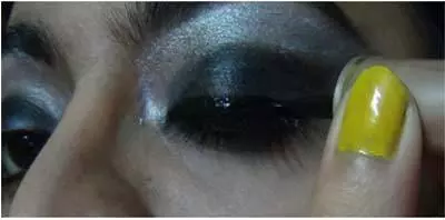 Apply Liner - Black Eye Makeup