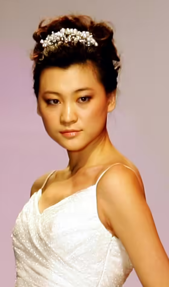 Asian Bridal Hairstyles - Wavy Updo Wavy Updo