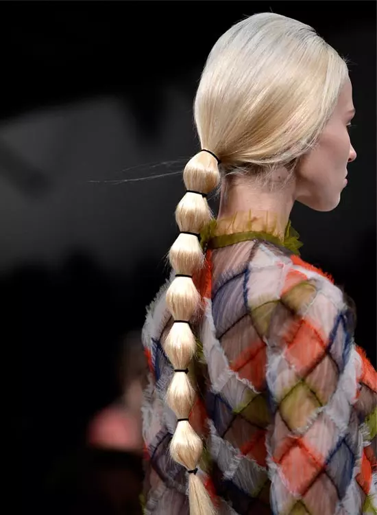 Straight-Segmented-Ponytail