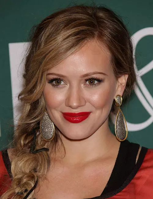 Hillary Duff’s Side-Swept