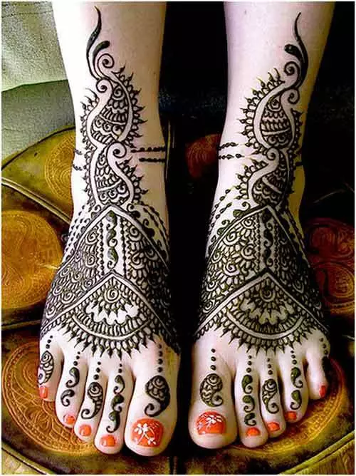 black mehndi design for feet