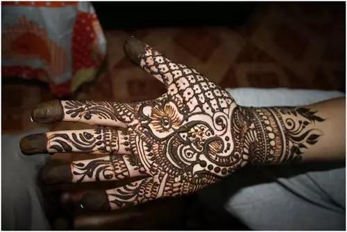 mehndi design for right hand