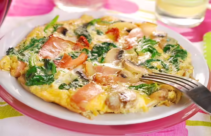 Low-Carb Diet - Spinach And Mushroom Omelet With Cheese Low-Carb Diet - Spinach And Mushroom Omelet With Cheese