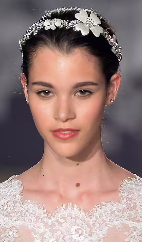 1.Use-of-Floral-Accessories-For-A-Bun