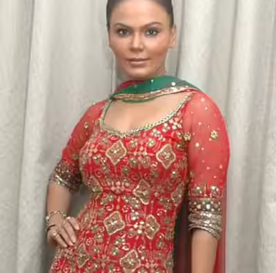 Rakhi Sawant without makeup in the traditional look Rakhi Sawant without makeup in the traditional look