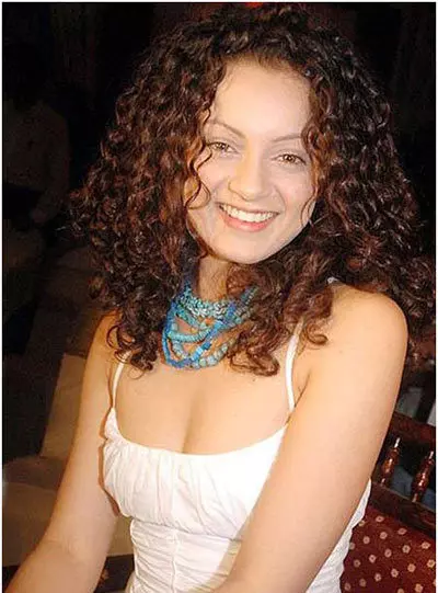 Kangana Ranaut without makeup smiling