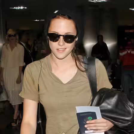 Look 10 of Kristen Stewart without makeup Look 10 of Kristen Stewart without makeup