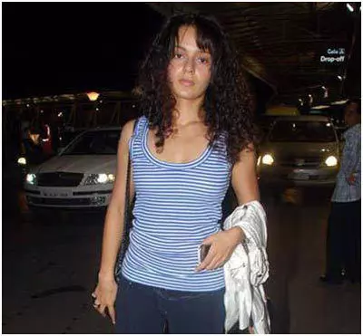 Kangana Ranaut in the street without makeup