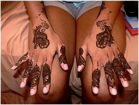 beautiful mehndi design for hand