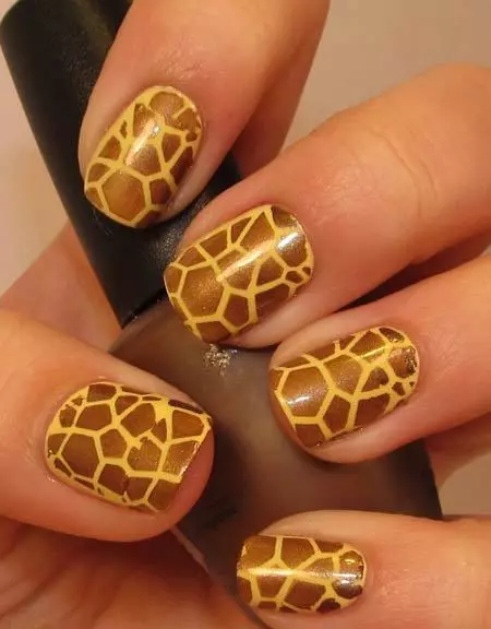 giraffe print nails