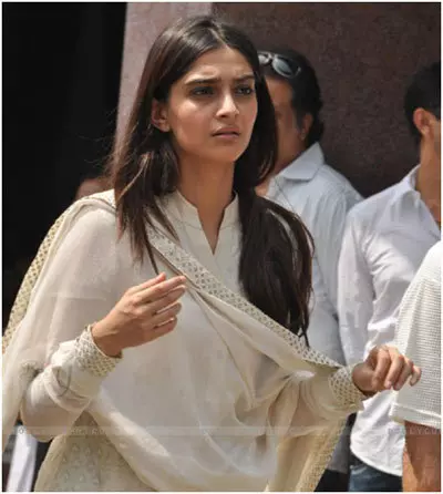 mona kapoor funeral photos