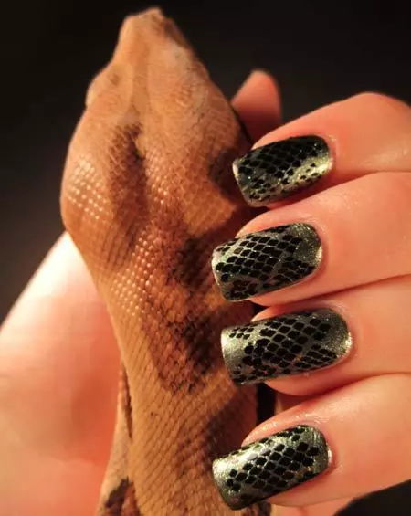 snakeskin nail art