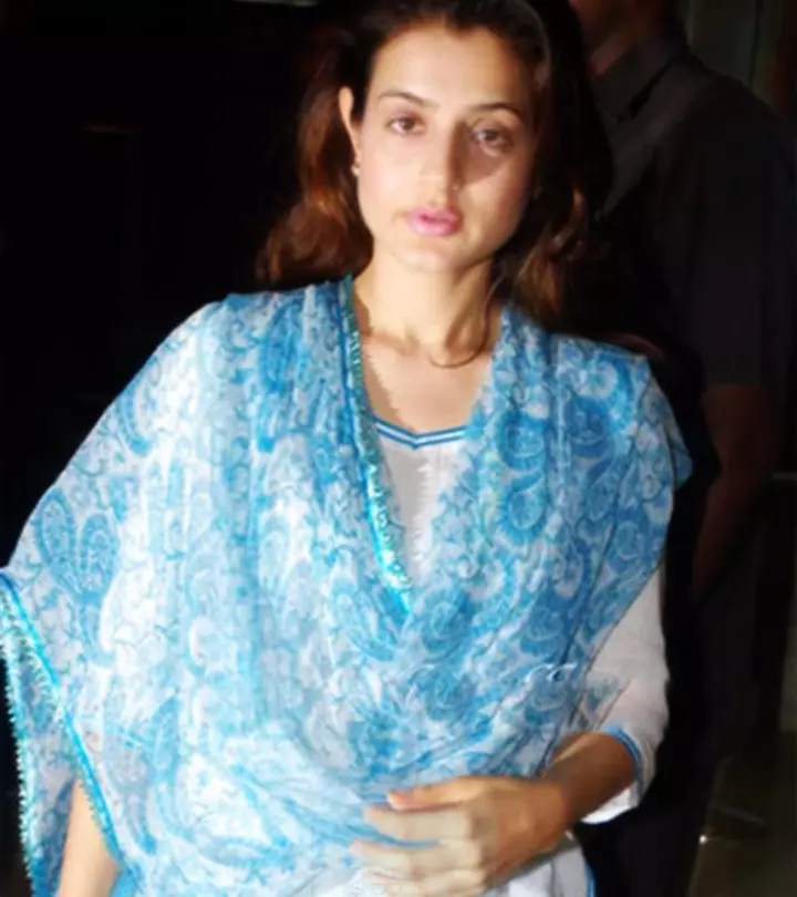 10-Pictures-Of-Amisha-Patel-Without-Makeup