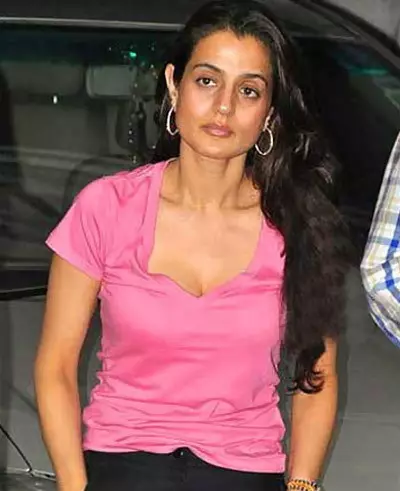 amisha patel look