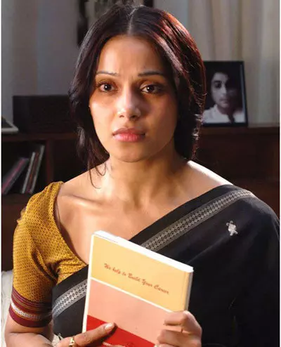 Typically Bengali look of Bipasha Basu without makeup