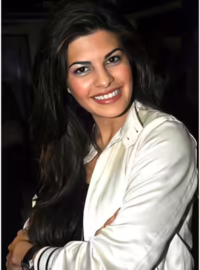 Jacqueline Fernandez at the premiere of Murder 2 without makeup
