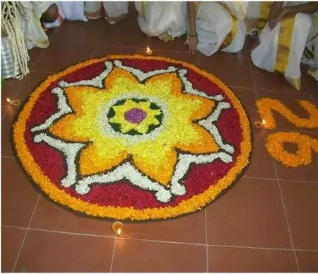 Attractive pookalam design for Onam