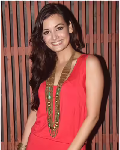 Dia Mirza without makeup during a hangout with friends Dia Mirza without makeup during a hangout with friends