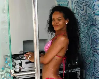 rihanna bikini photos