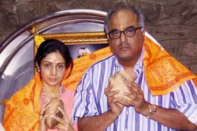 Sridevi without makeup at Shirdi Sai Baba temple