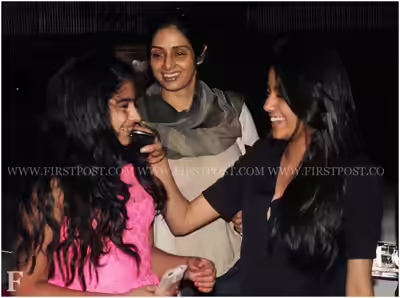 Sridevi no-makeup candid photo with daughters Sridevi no-makeup candid photo with daughters