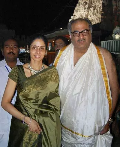 Sridevi no makeup look at Tirupati temple