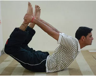 dhanurasana yoga