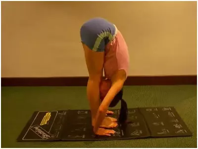 padahastasana yoga