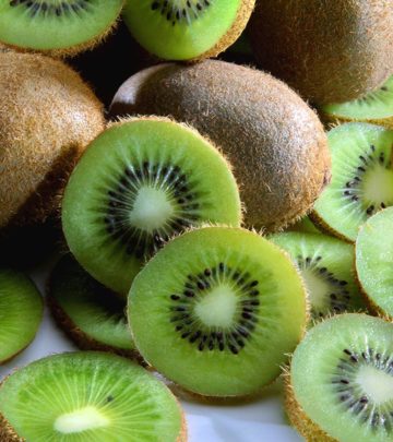 3 Simple Ways In Which Kiwi Fruit Is Helpful During Pregnancy