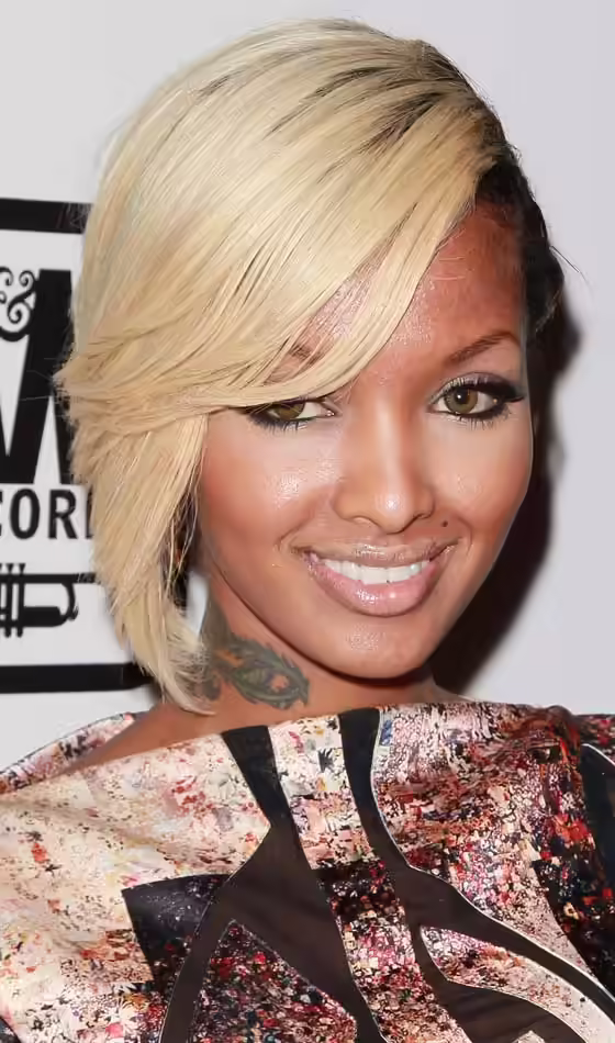 Summer Hairstyles For Girls - Outward Feathered Graduated Short Cropped Look Outward