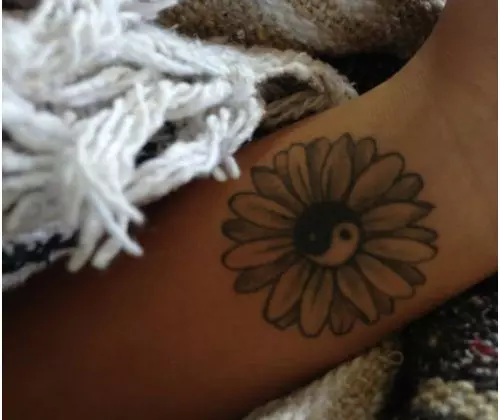 daisy tattoos designs