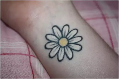 simple daisy tattoo