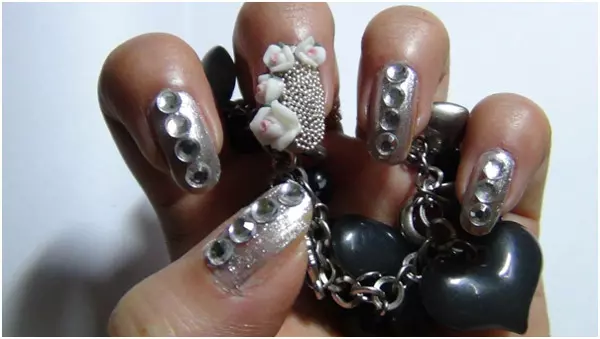 Silver Nail Art - Apply Transparent Top Coat