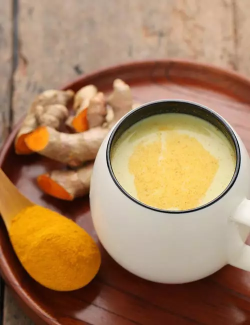 Snacks For Weight Loss - Warm Milk With Turmeric