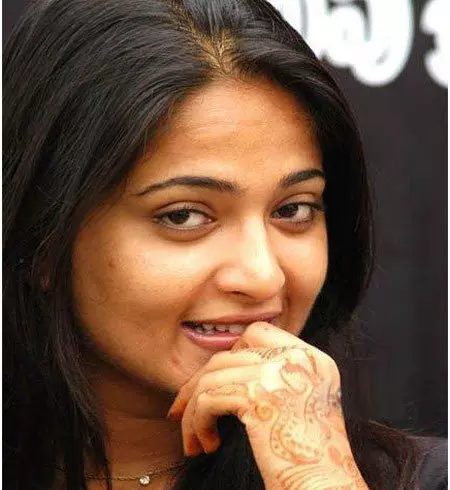 Sweet and simple Anushka Shetty without makeup